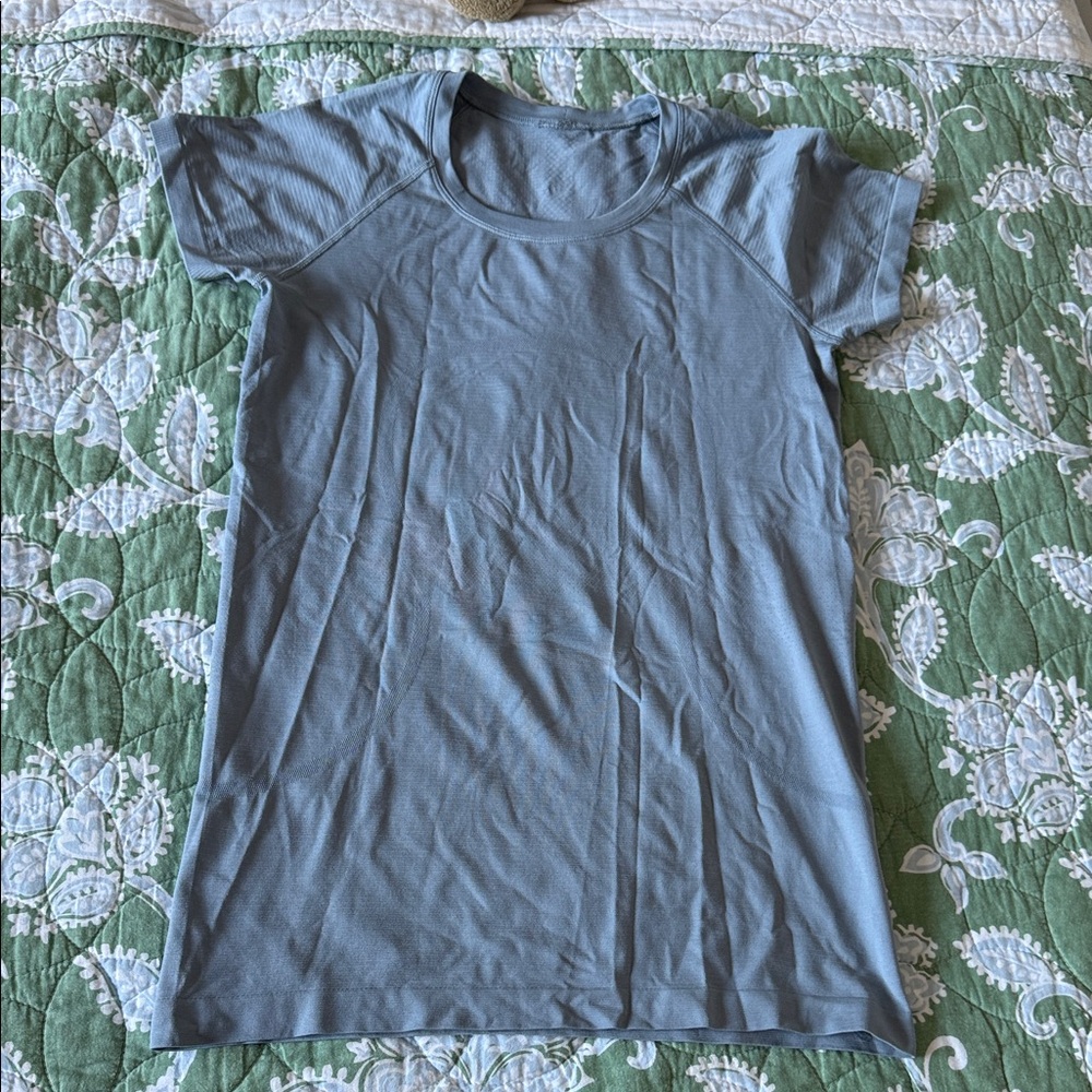 Swiftly Tech Short-Sleeve Shirt 2.0
Hip Length size 8